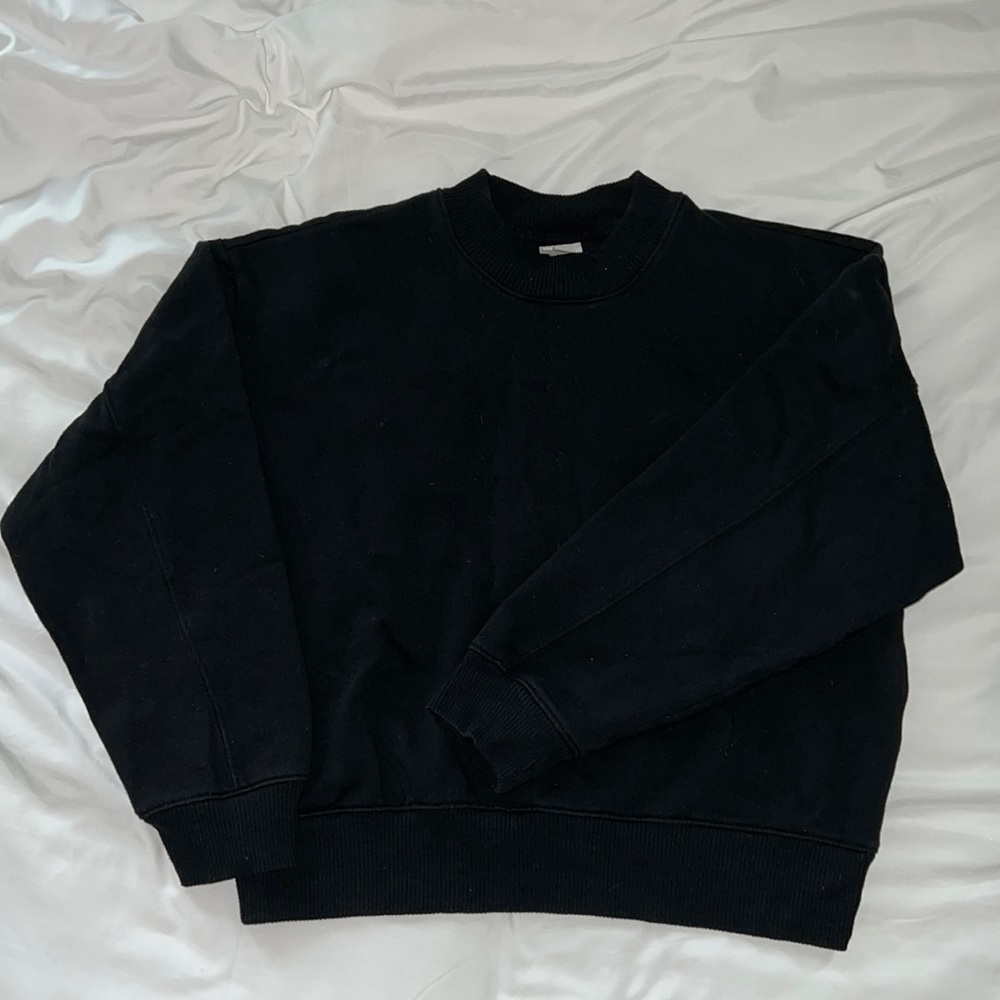 Black sweatshirt